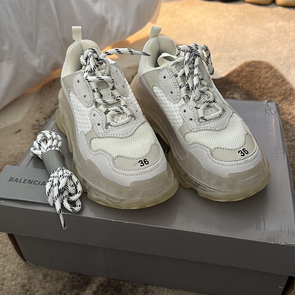 balenciaga triple s